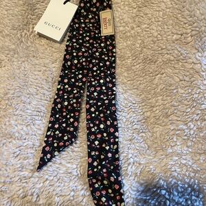 Gucci Black Floral Twilly
